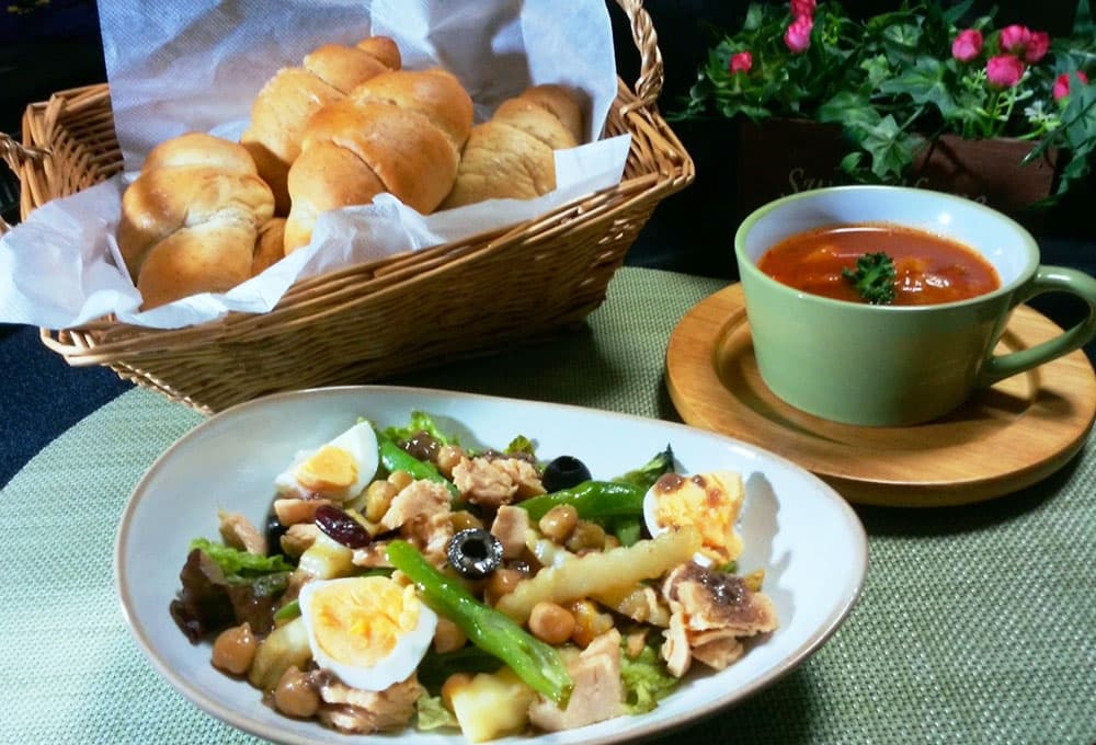 もっちり塩パンと春野菜のランチ